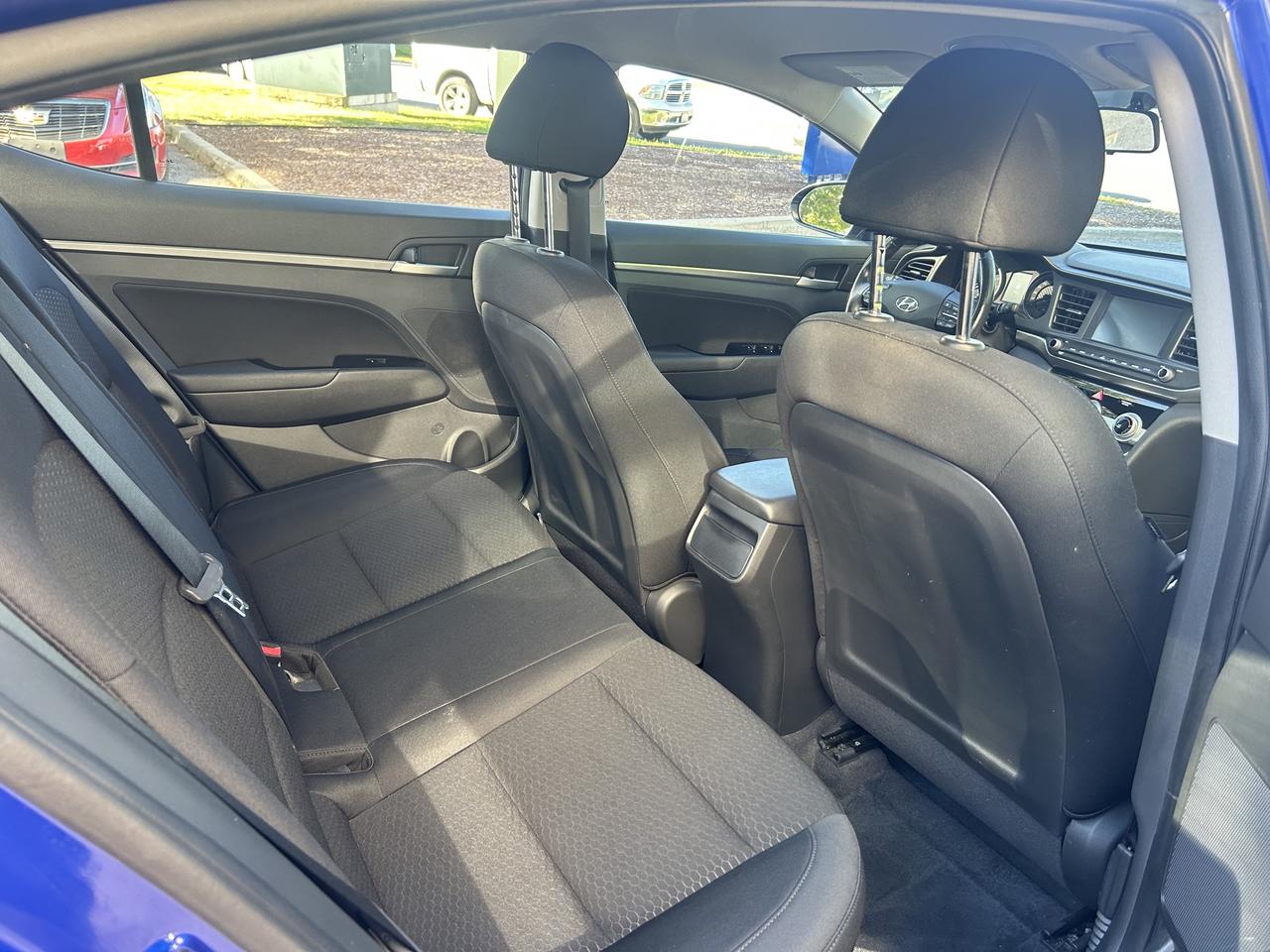 2020 Hyundai Elantra PREFERRED, HEATED SEATS, BACK UP CAM!! Photo
