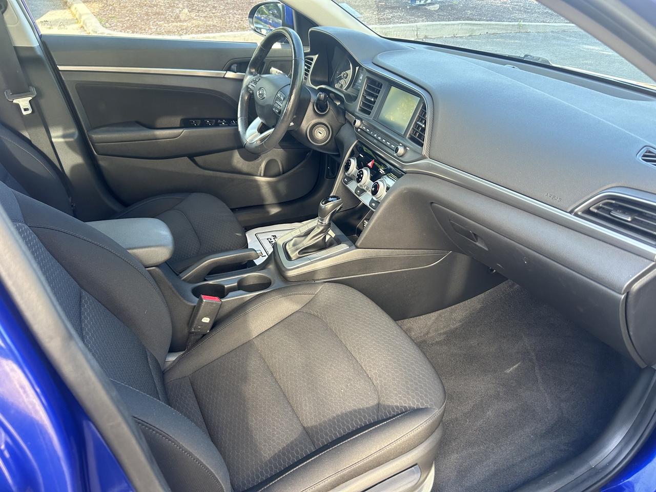 2020 Hyundai Elantra PREFERRED, HEATED SEATS, BACK UP CAM!! Photo