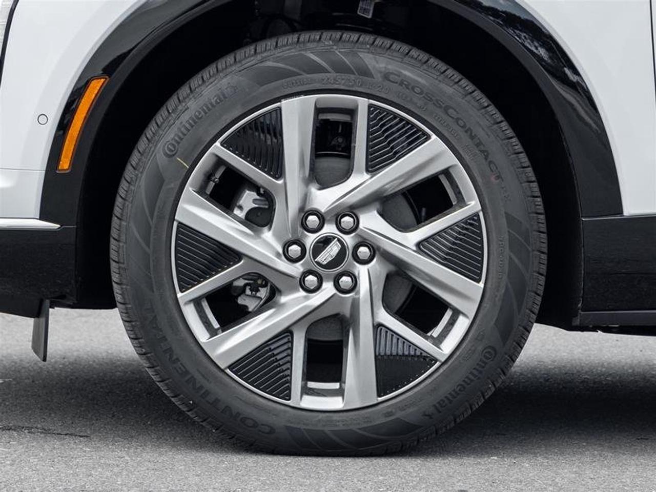 2027 Cadillac OPTIQ Luxury Photo3
