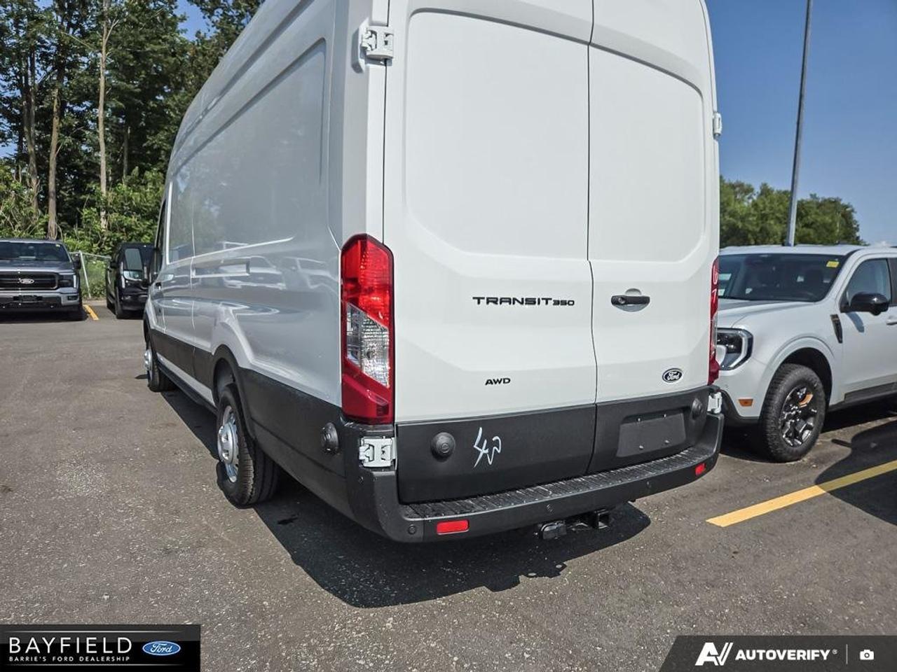 2026 Ford Transit Long 148 EL Photo