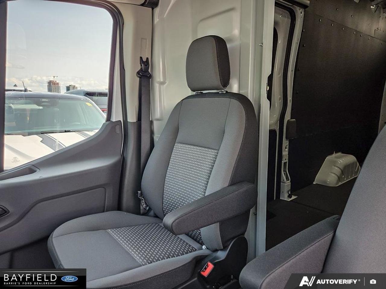 2026 Ford Transit Long 148 EL Photo