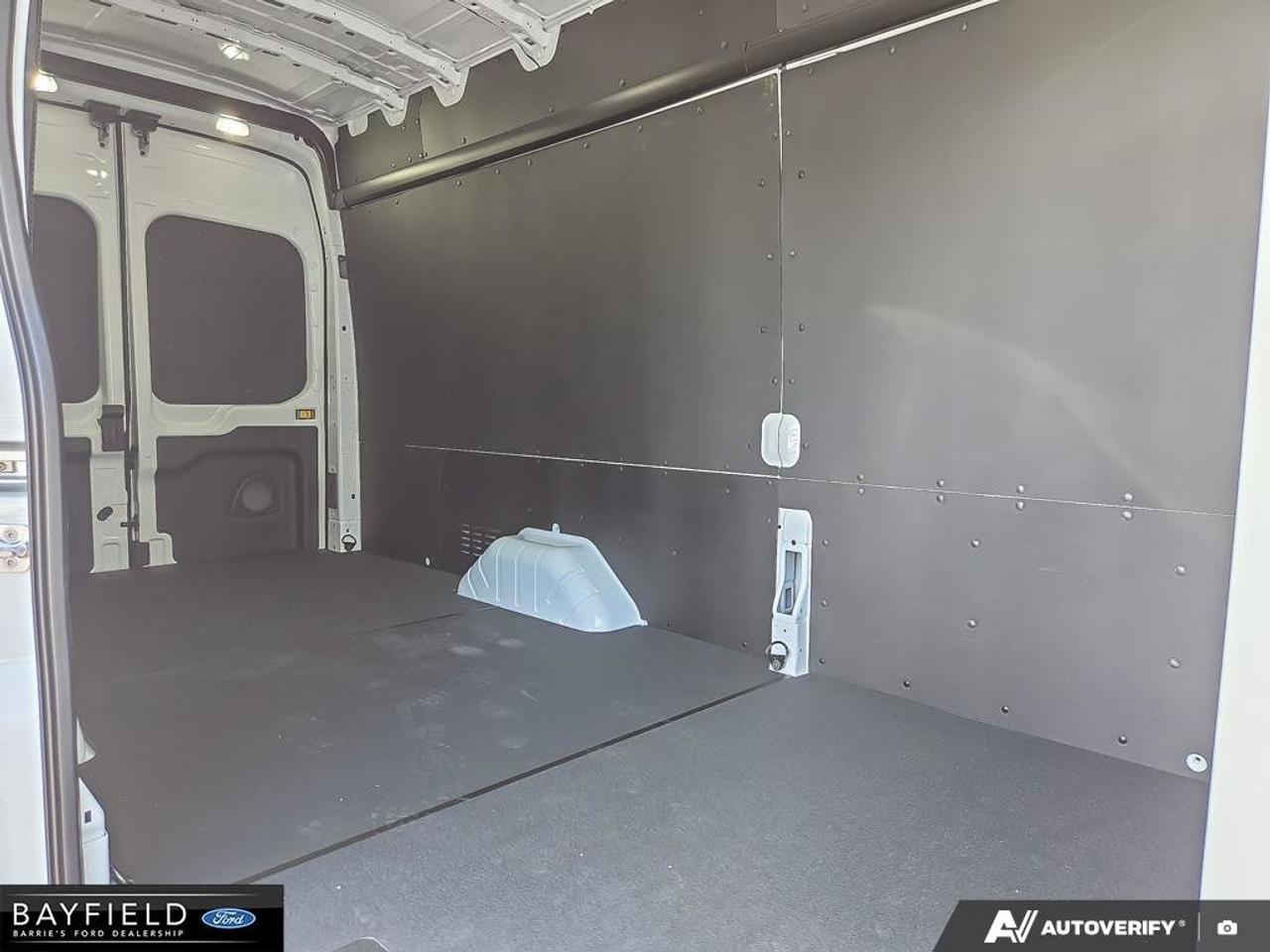 2026 Ford Transit Long 148 EL Photo
