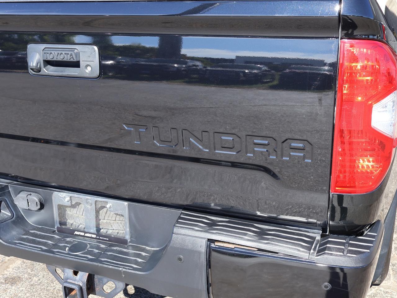 2017 Toyota Tundra V8 PLATINUM CREWMAX 4WD CETRIFIED *ACCIDENT FREE* CAMERA NAV BLUETOOTH LEATHER HEATED SEATS SUNROOF CRUISE ALLOYS Photo