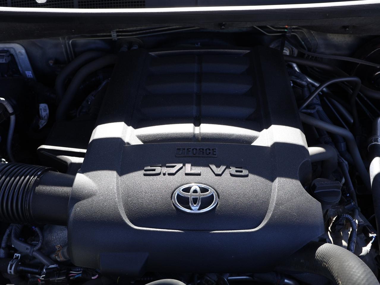 2017 Toyota Tundra V8 PLATINUM CREWMAX 4WD CETRIFIED *ACCIDENT FREE* CAMERA NAV BLUETOOTH LEATHER HEATED SEATS SUNROOF CRUISE ALLOYS Photo
