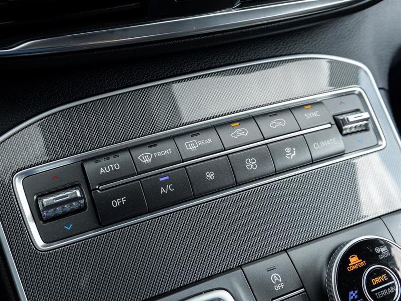 2022 Hyundai Santa Fe Preferred AWD 2.5L Photo