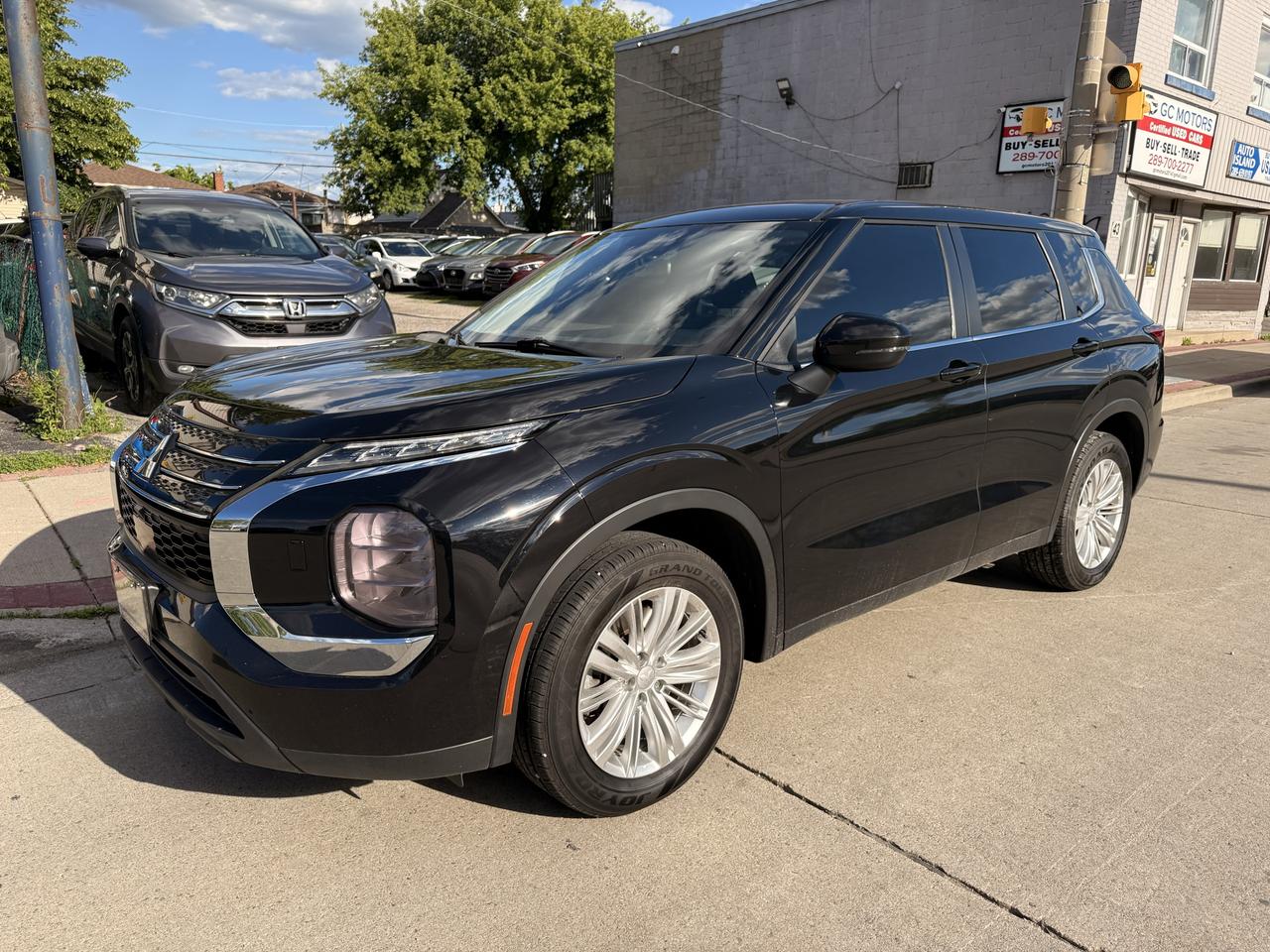 <p>2022 Mitsubishi Outlander ES S-AWC,excellent conditions,7 seater,two previous owners,clean carfax,safetied/certified included in the price call 2897002277 or 9053128999</p><p>visit gcmotors.ca ,click or paste here for carfax: https://vhr.carfax.ca/?id=bTLXAp39sS1gHgRDq2OhCpaunhz53yef#vhr-summary</p>