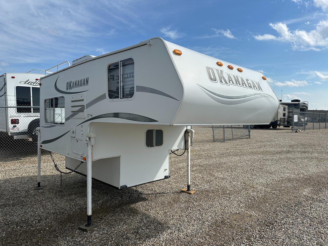 2007 Okanagan 80W TRUCK CAMPER 