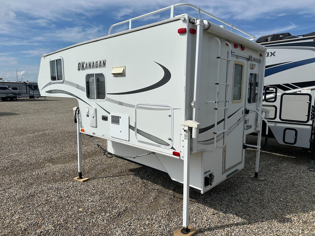 2007 Okanagan 80W TRUCK CAMPER 