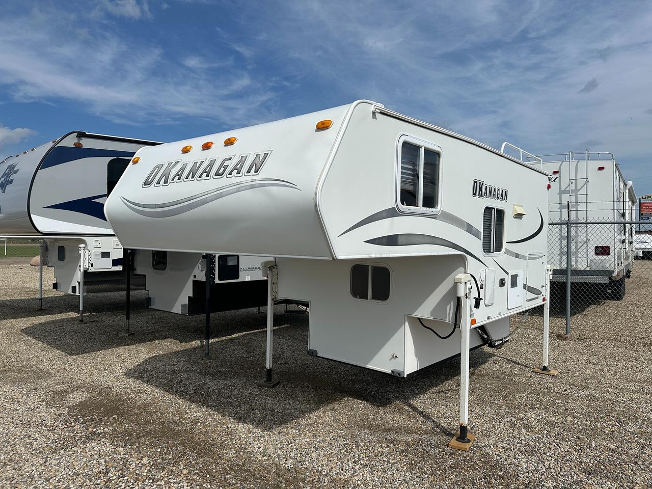 2007 Okanagan 80W TRUCK CAMPER 