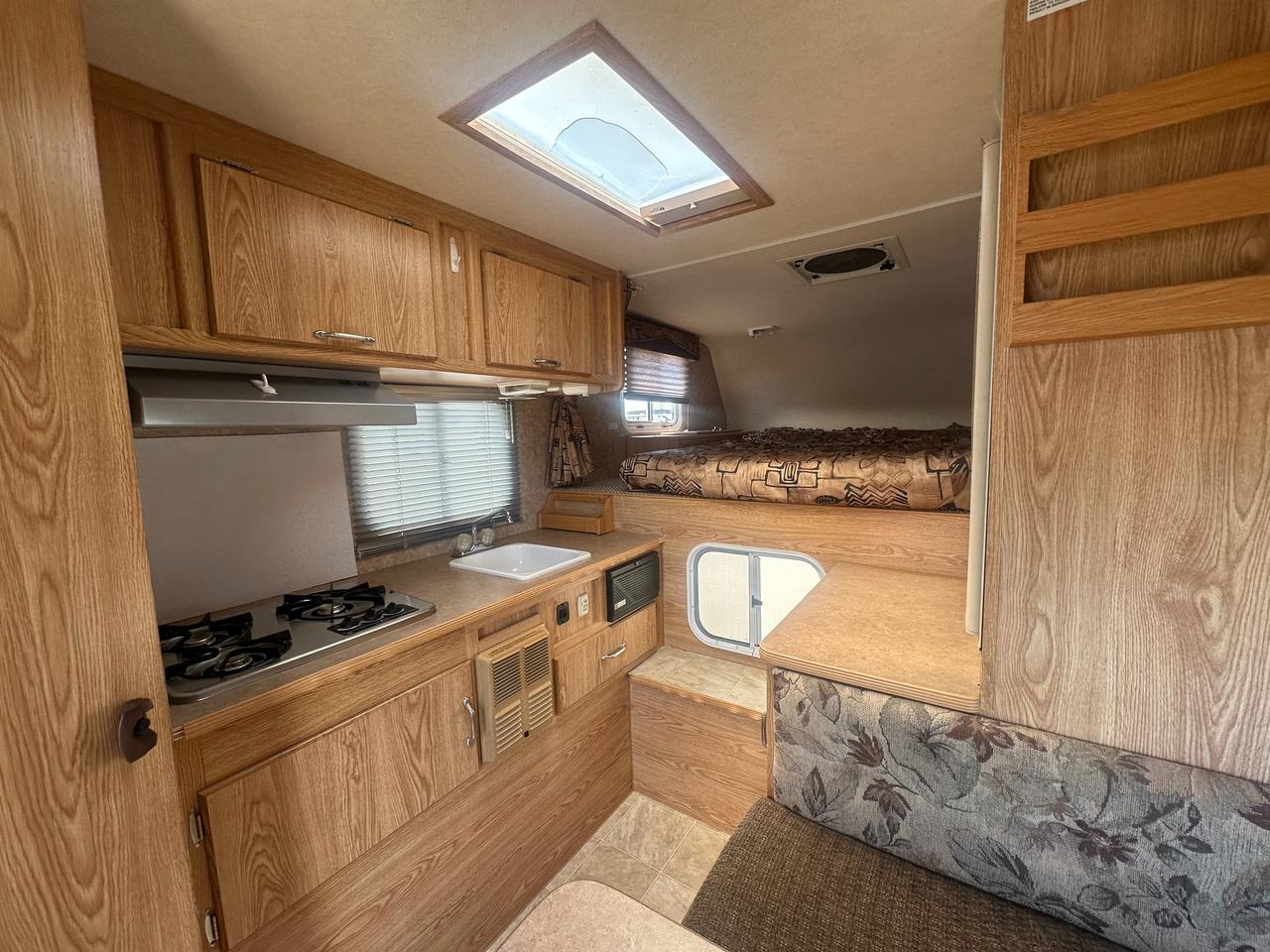 2007 Okanagan 80W TRUCK CAMPER 