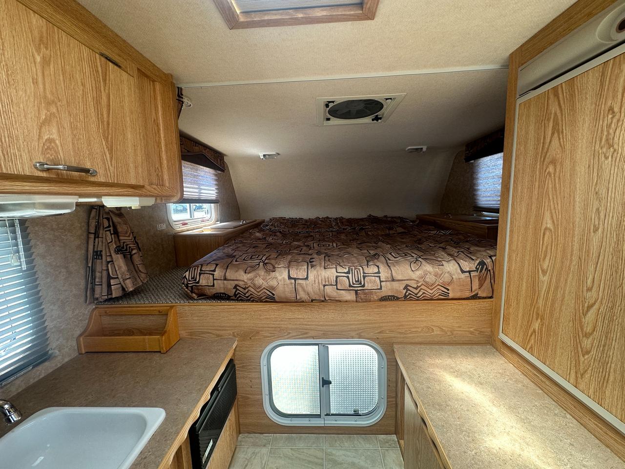 2007 Okanagan 80W TRUCK CAMPER 