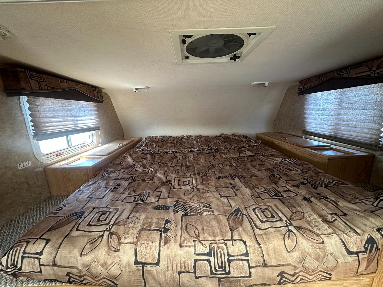 2007 Okanagan 80W TRUCK CAMPER 