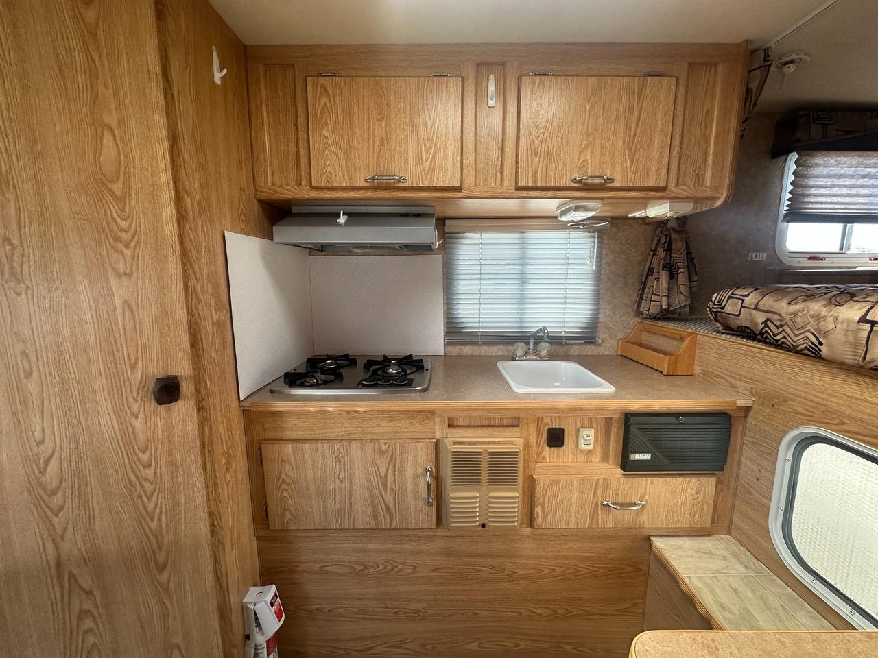 2007 Okanagan 80W TRUCK CAMPER 