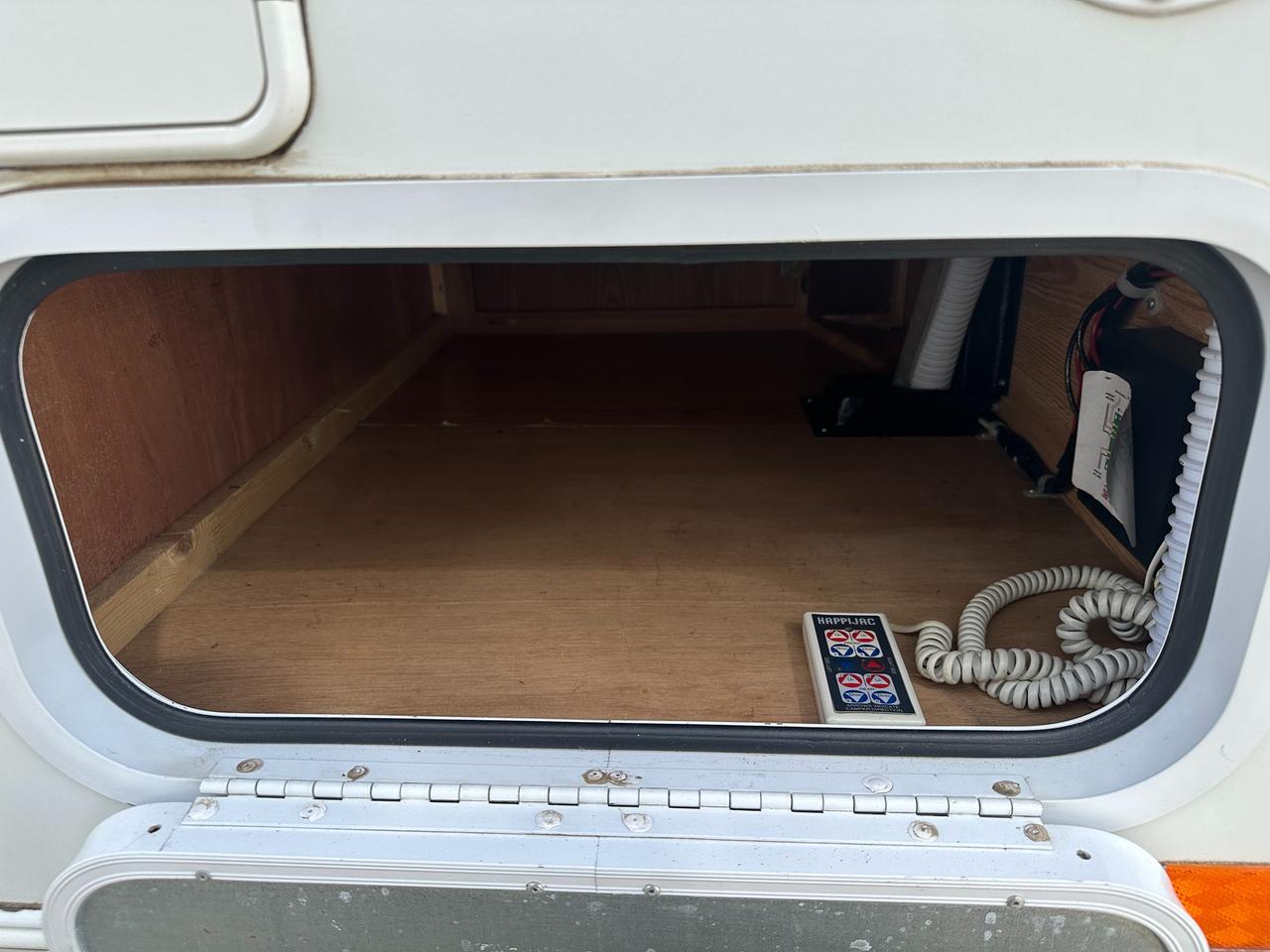 2007 Okanagan 80W TRUCK CAMPER 