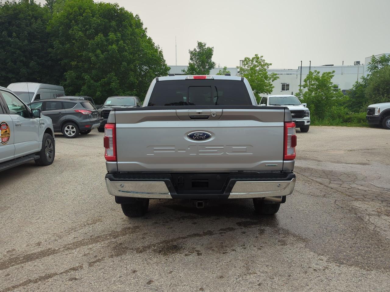 2022 Ford F-150 Lariat 4WD SuperCrew 5.5' Box Photo4