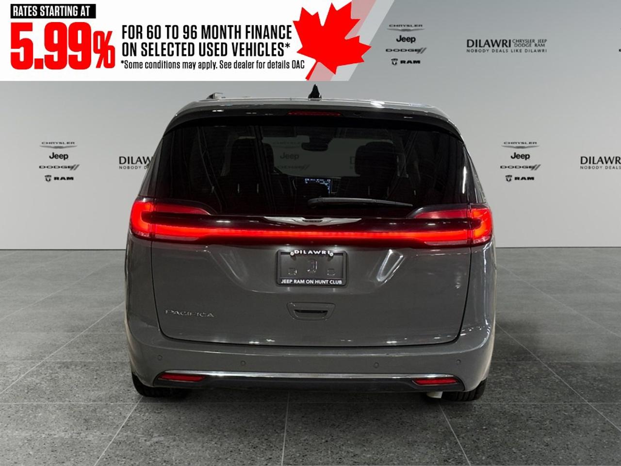 2023 Chrysler Pacifica Touring L FWD Photo3