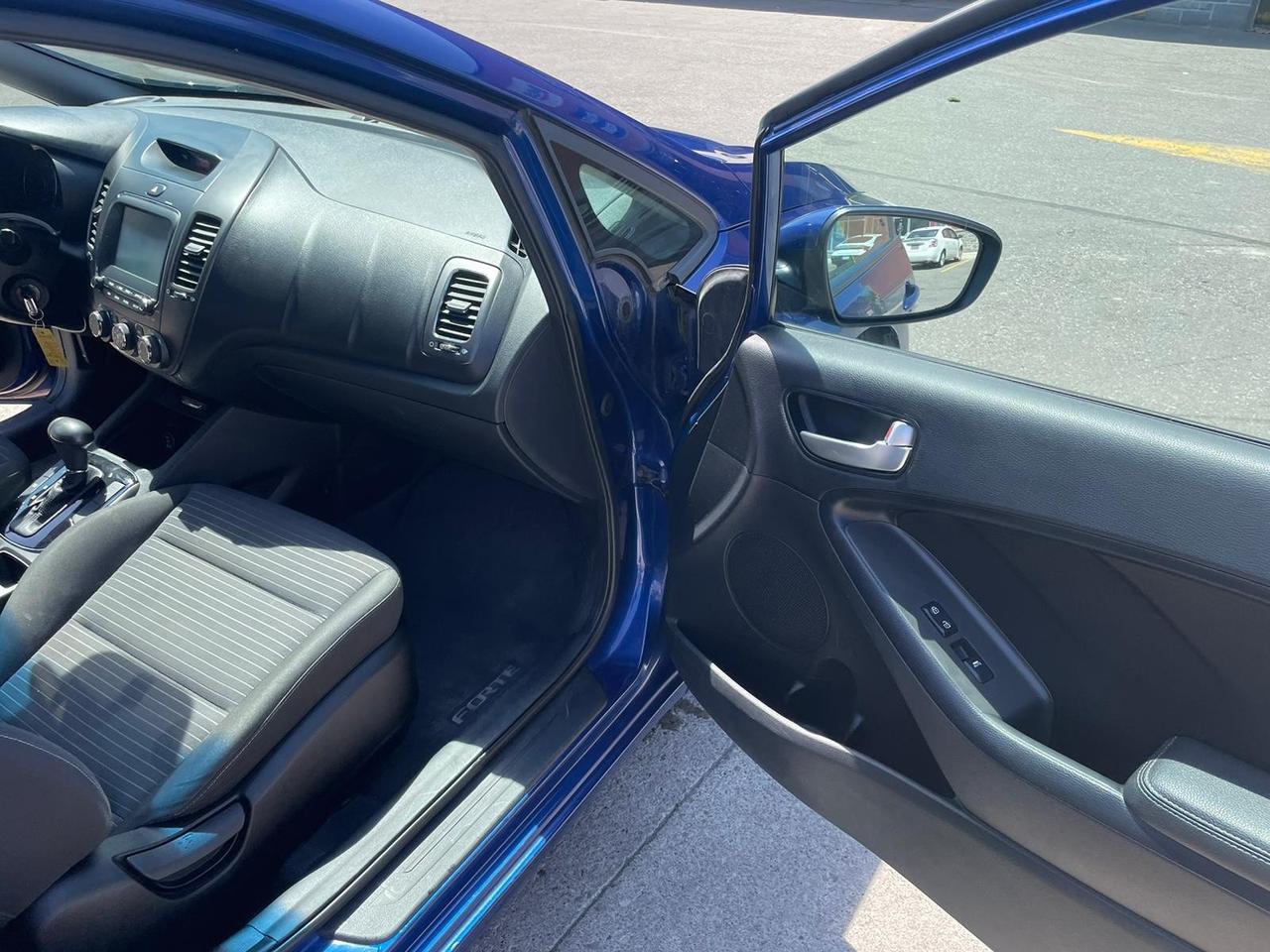 2017 Kia Forte LX Photo4