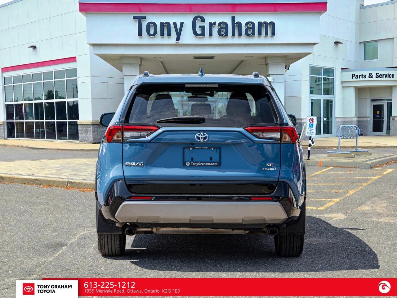 2022 Toyota RAV4 Hybrid SE Photo