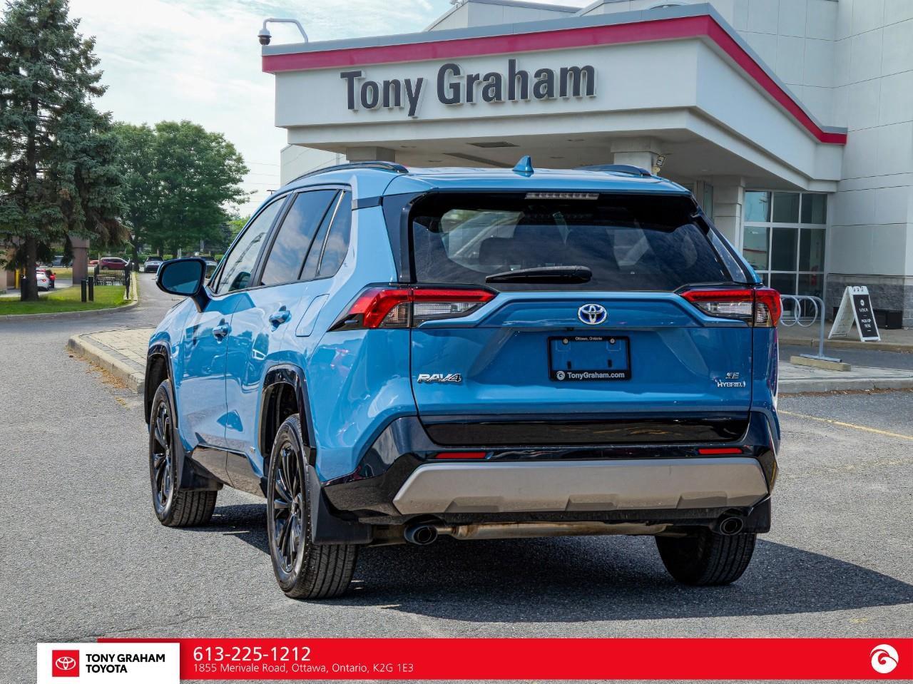 2022 Toyota RAV4 Hybrid SE Photo3
