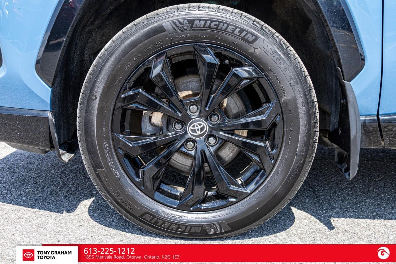 2022 Toyota RAV4 Hybrid SE Photo