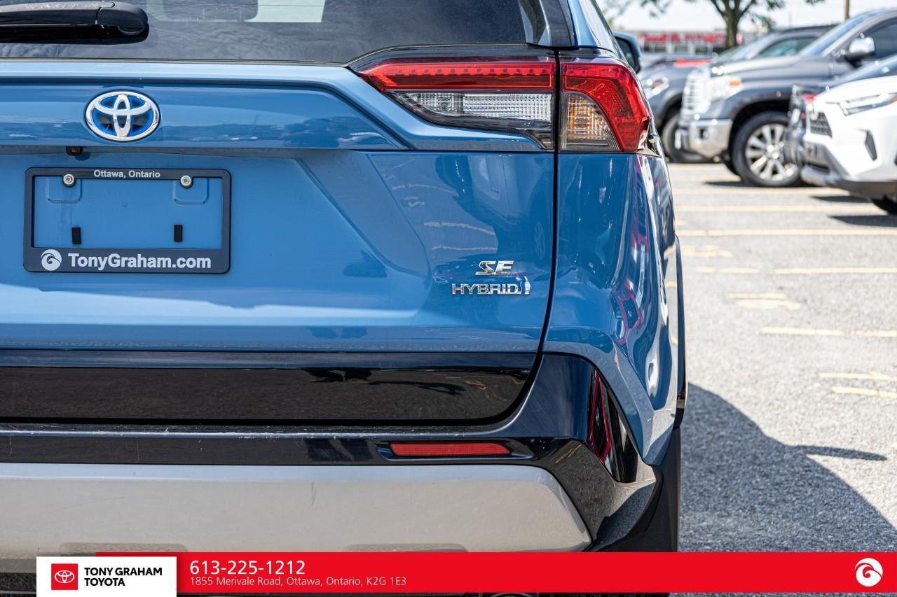 2022 Toyota RAV4 Hybrid SE Photo