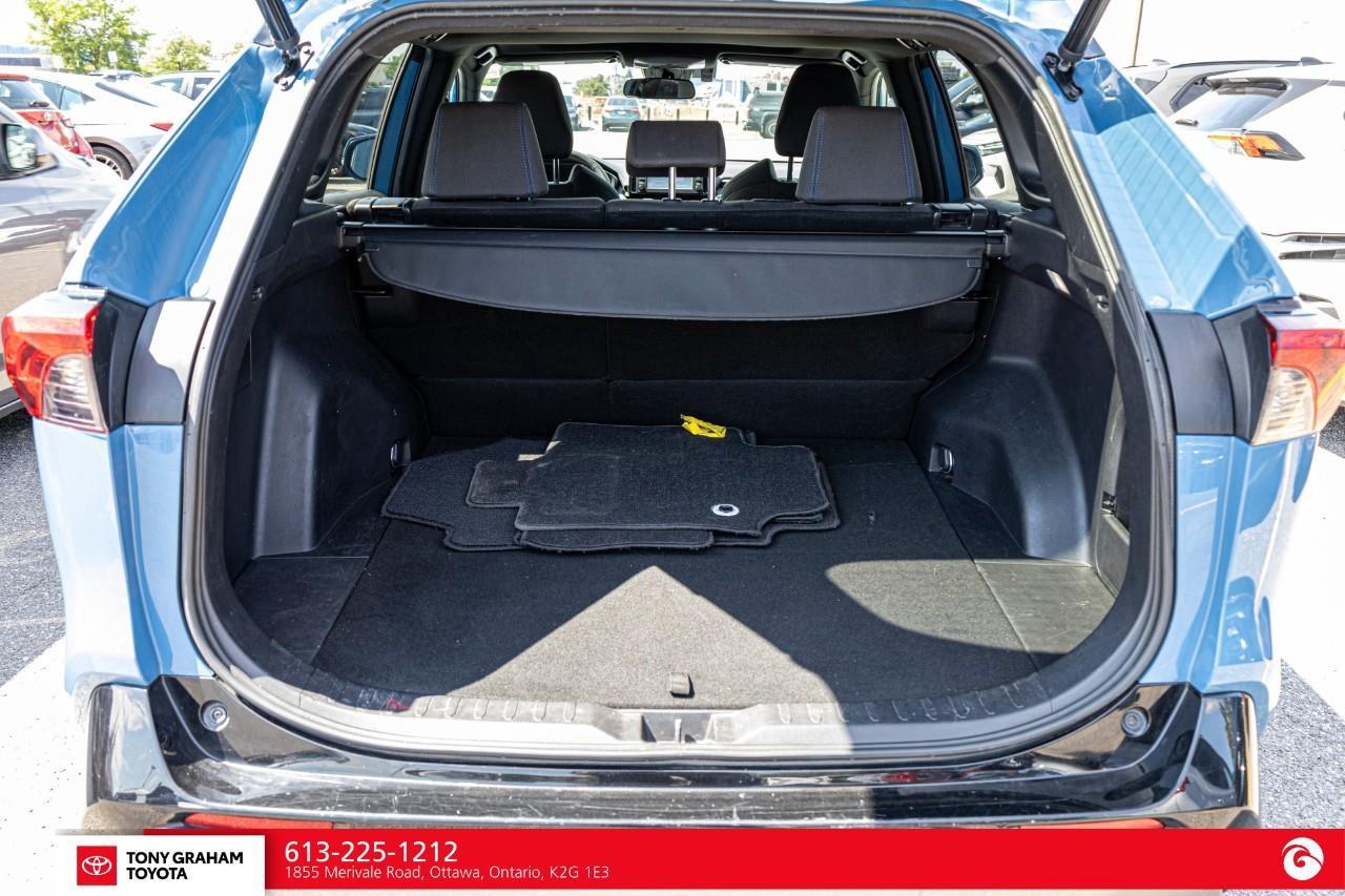 2022 Toyota RAV4 Hybrid SE Photo