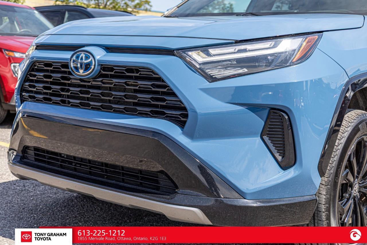 2022 Toyota RAV4 Hybrid SE Photo