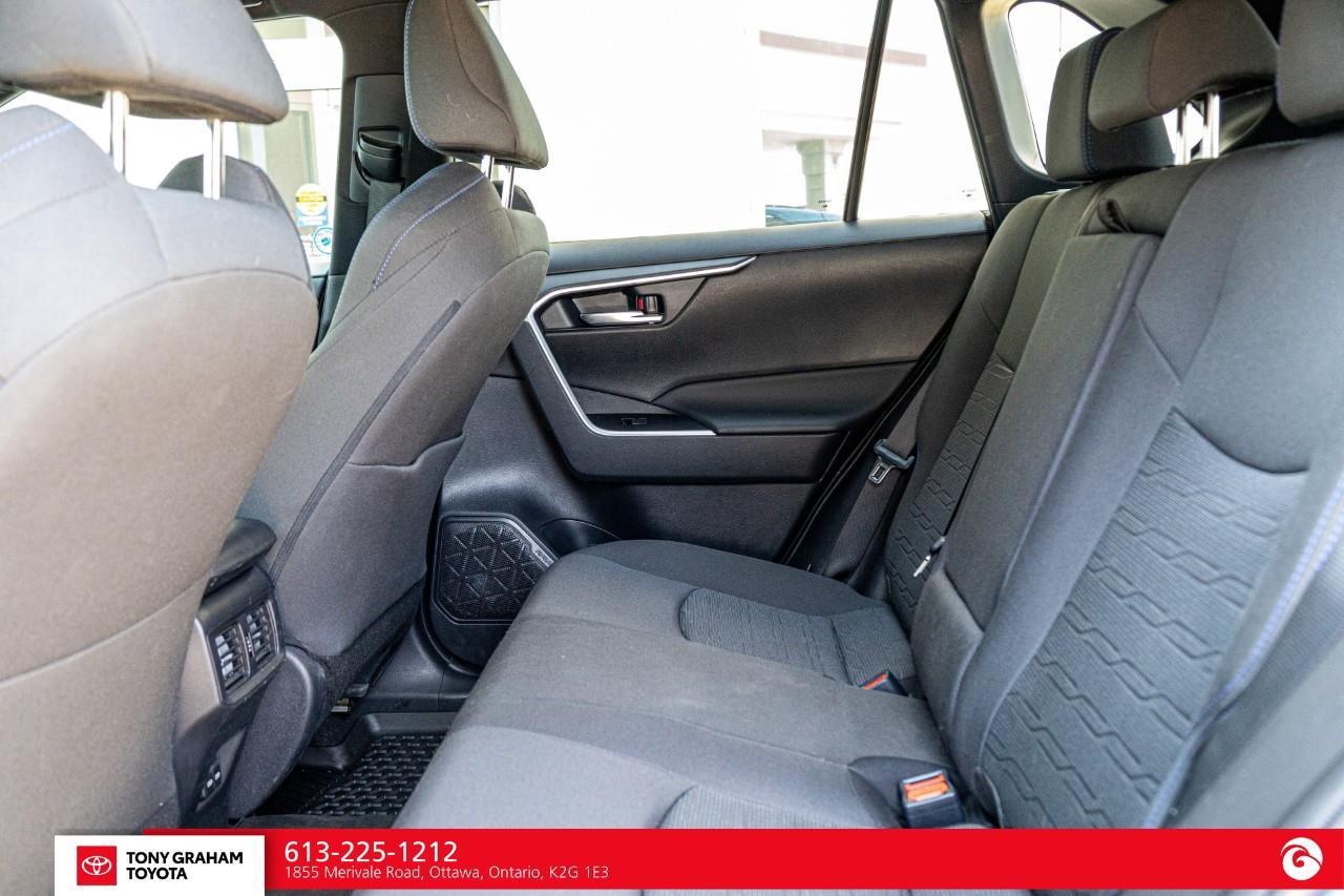 2022 Toyota RAV4 Hybrid SE Photo