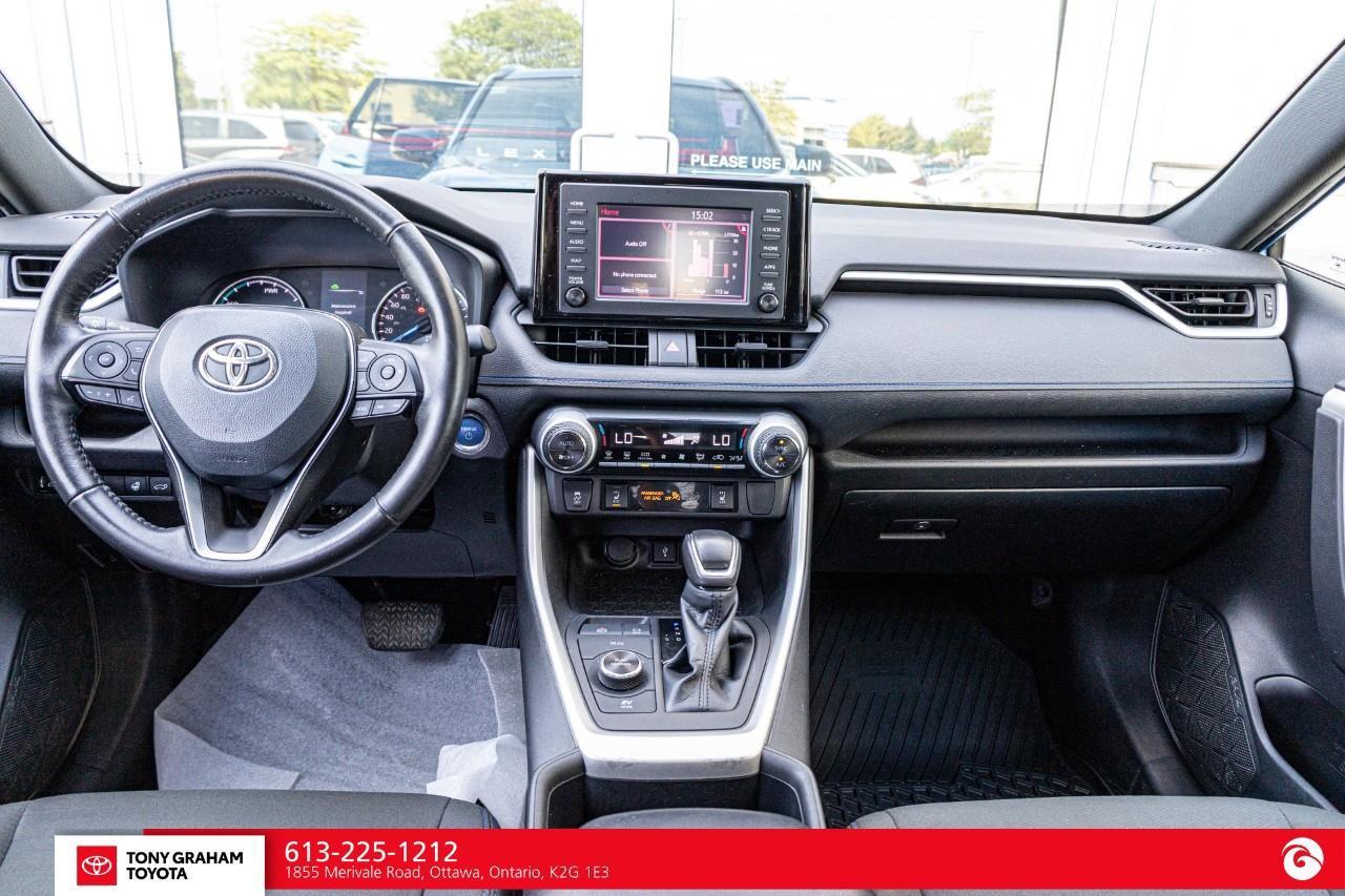 2022 Toyota RAV4 Hybrid SE Photo