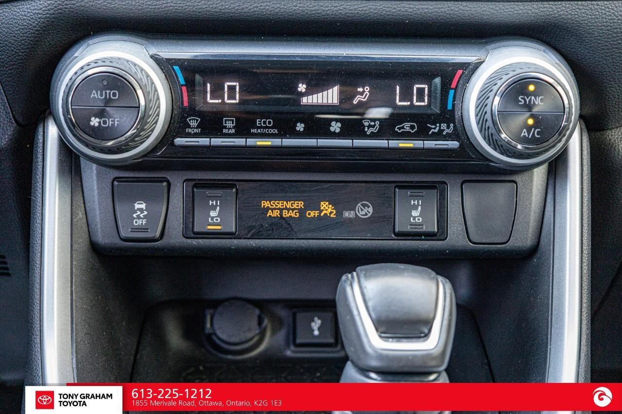 2022 Toyota RAV4 Hybrid SE Photo