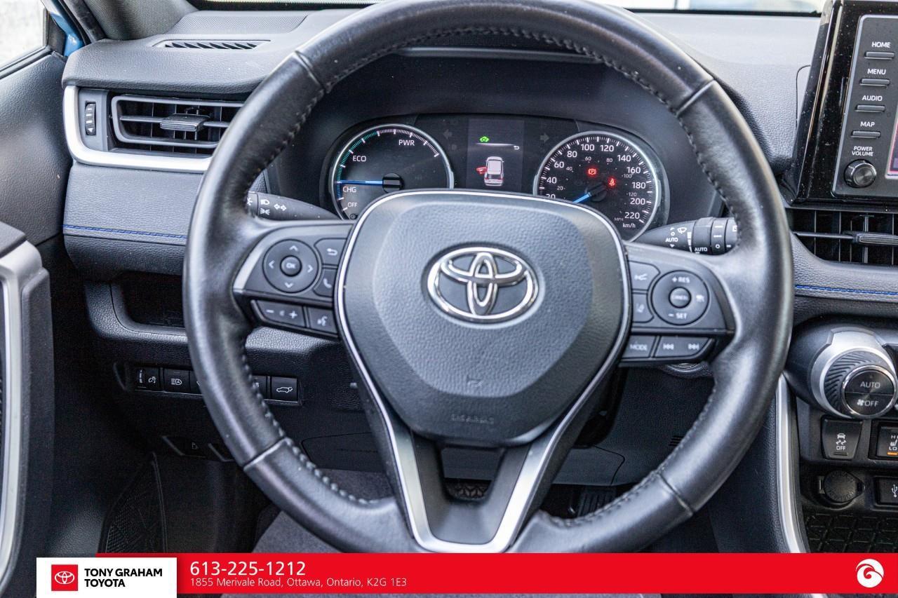 2022 Toyota RAV4 Hybrid SE Photo
