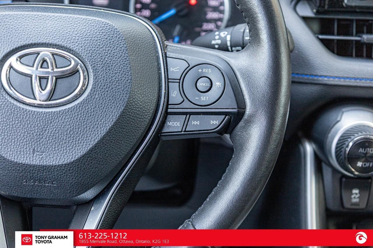 2022 Toyota RAV4 Hybrid SE Photo