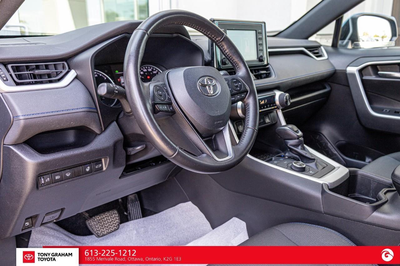 2022 Toyota RAV4 Hybrid SE Photo