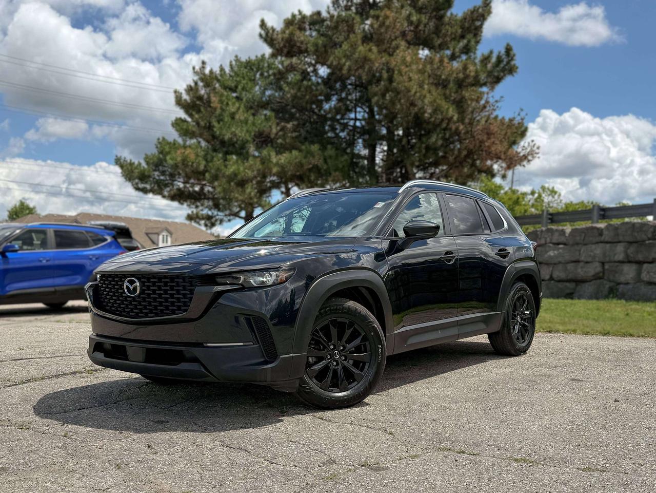 PANORAMIC SUNROOF, BACKUP CAMERA, BLIND SPOT, HEATED SEATS AND MORE !!!