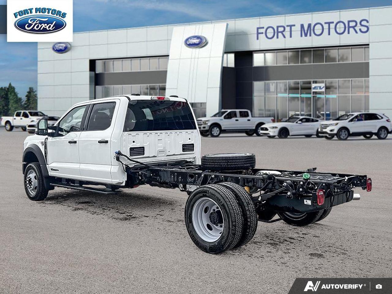 2026 Ford SUPER DUTY F-550 DRW XLT Photo3