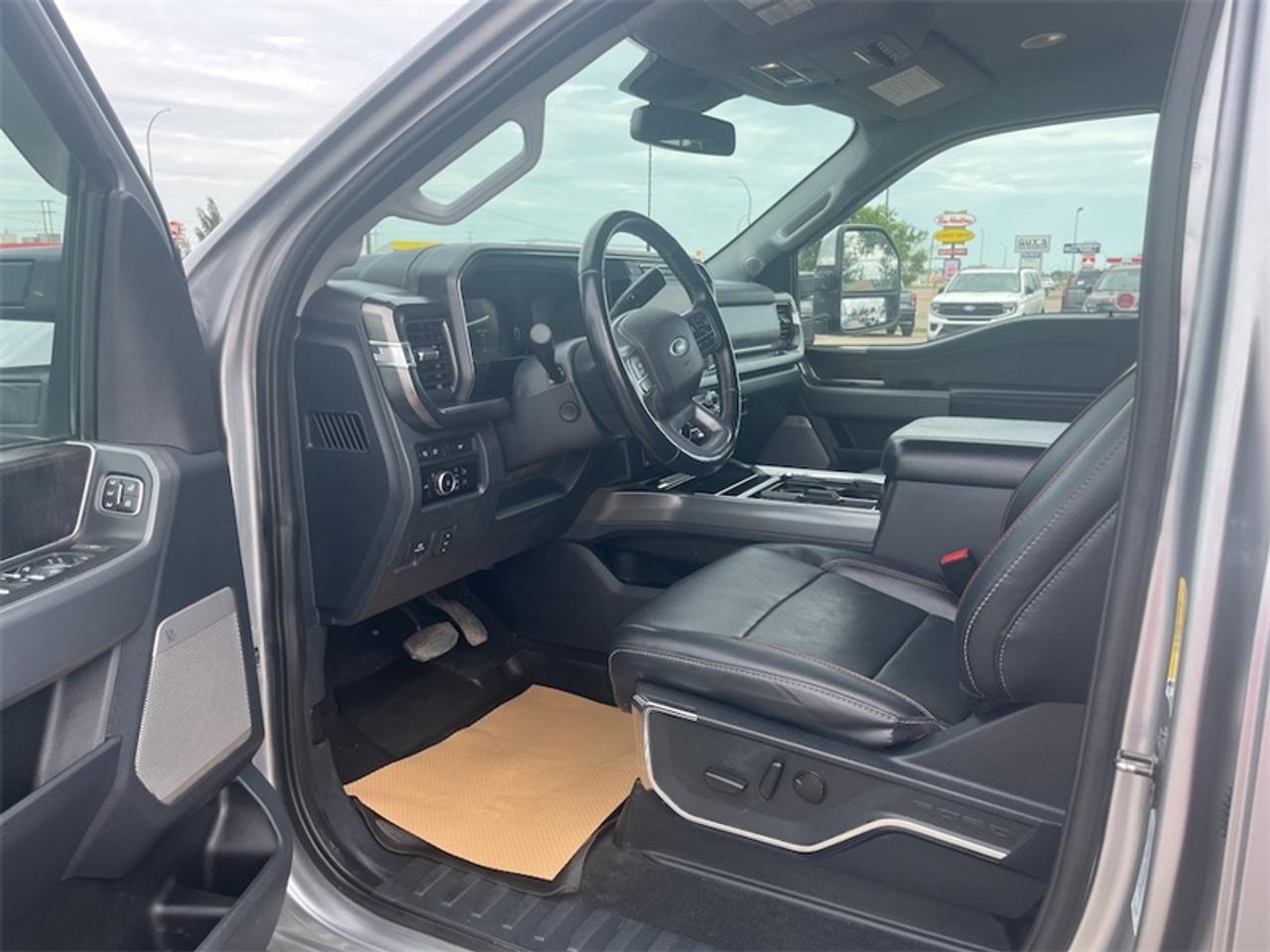2023 Ford F-350 Super Duty Lariat  - Navigation Photo5