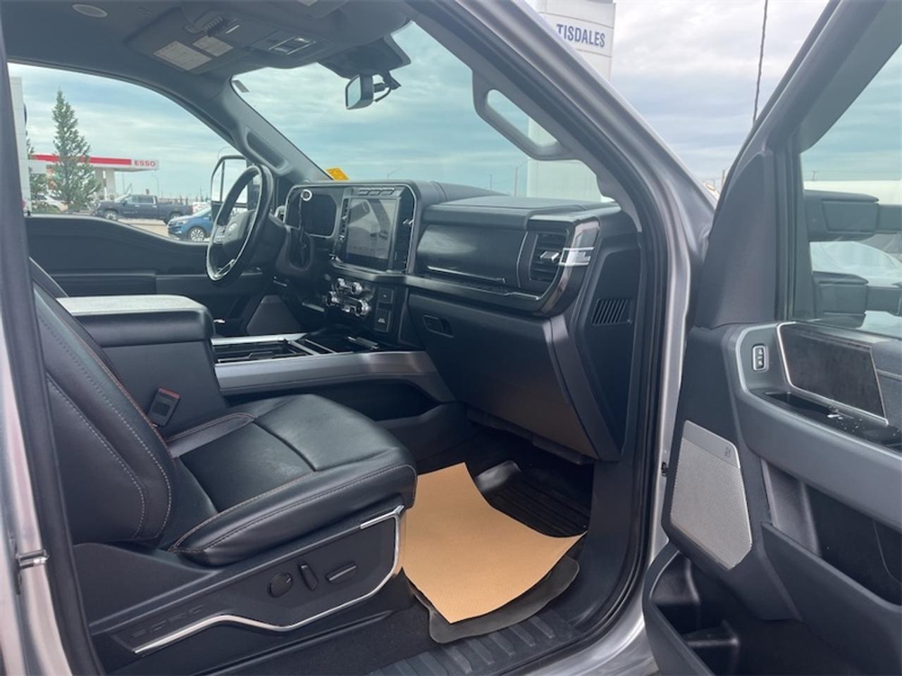 2023 Ford F-350 Super Duty Lariat  - Navigation Photo5