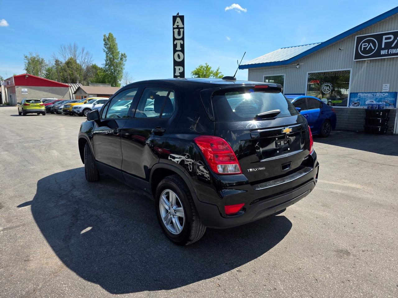 2018 Chevrolet Trax LS Photo2