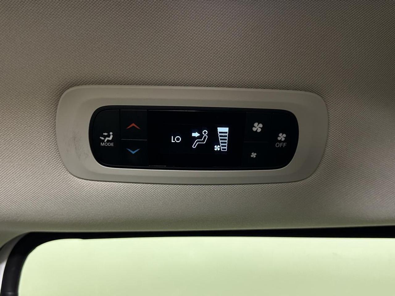 2024 Dodge Grand Caravan SXT - POWER DOORS/QUADS/DUAL AC/NAVI/1 OWNER LEASE RETURN! Photo