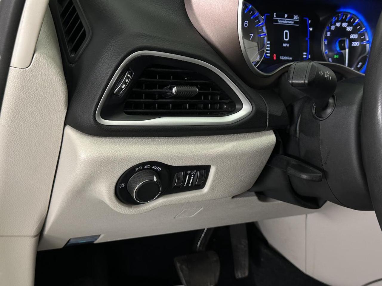 2024 Dodge Grand Caravan SXT - POWER DOORS/QUADS/DUAL AC/NAVI/1 OWNER LEASE RETURN! Photo