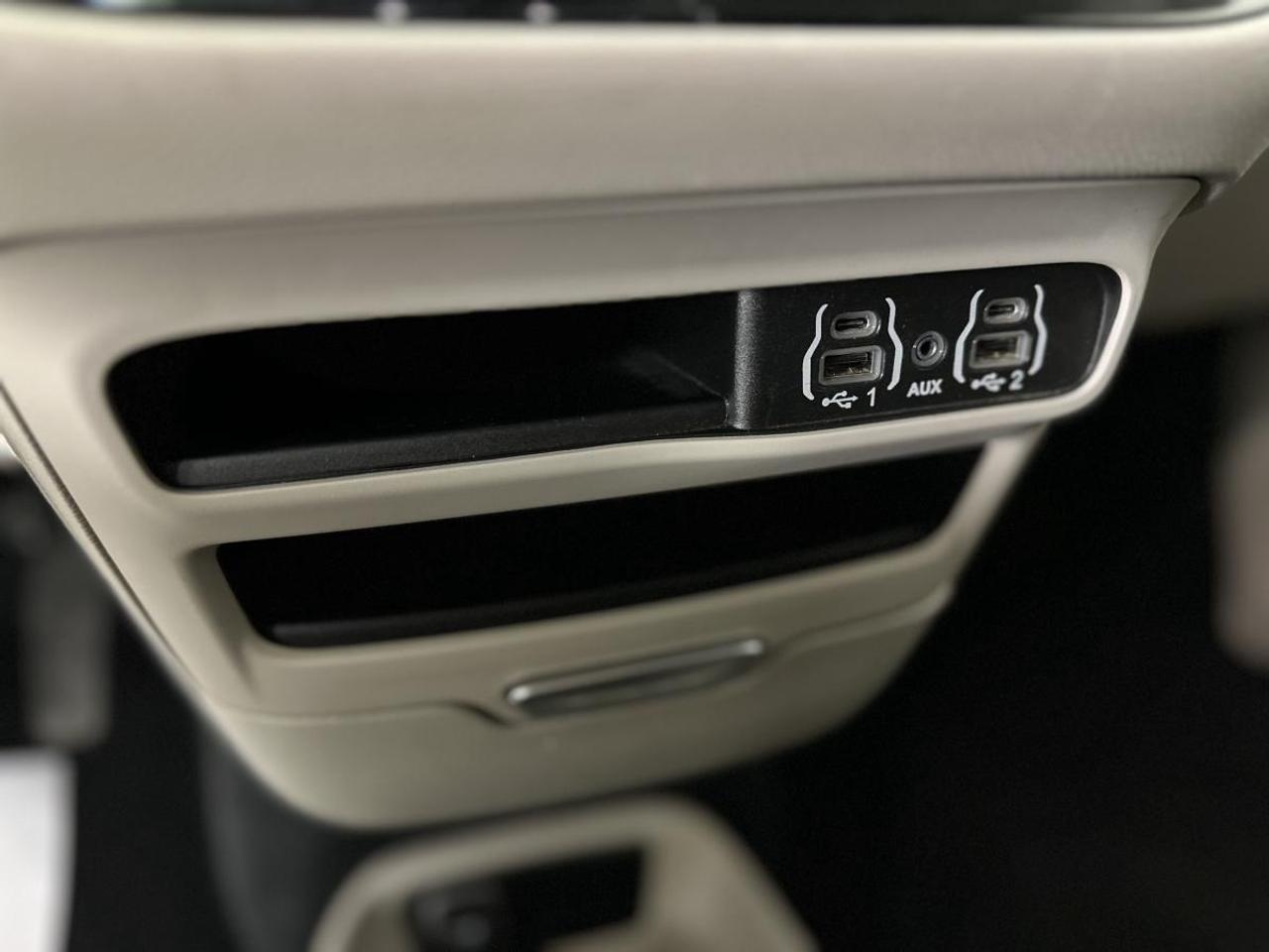 2024 Dodge Grand Caravan SXT - POWER DOORS/QUADS/DUAL AC/NAVI/1 OWNER LEASE RETURN! Photo