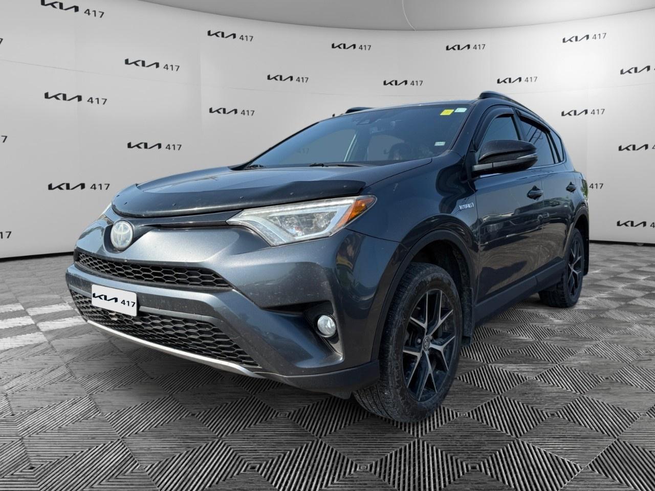 Used 2017 Toyota RAV4 Hybrid 4dr SE for sale in Gloucester, ON