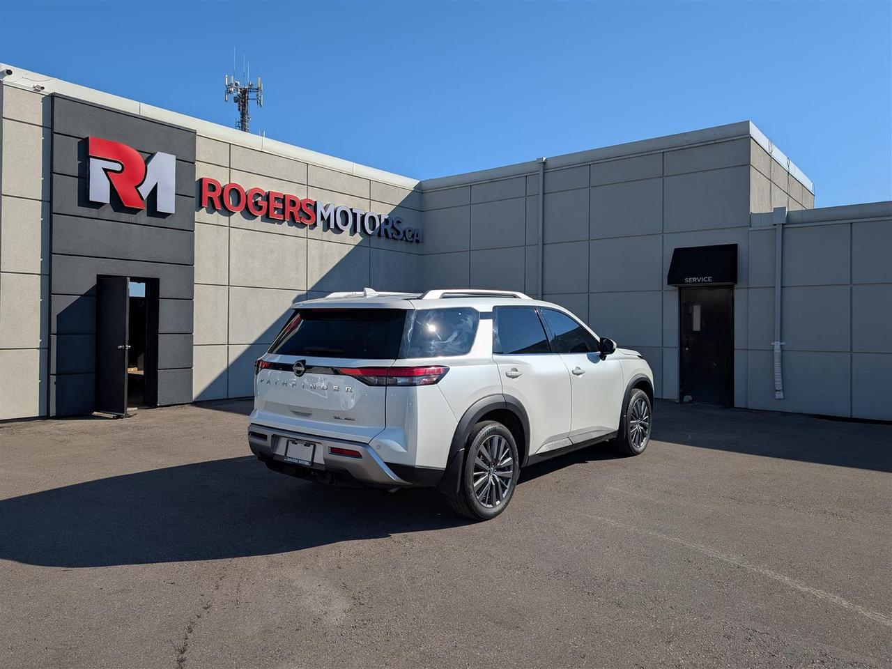2024 Nissan Pathfinder SL 4WD - 8 PASS - PANO ROOF - NAVI - TECH FEATS Photo