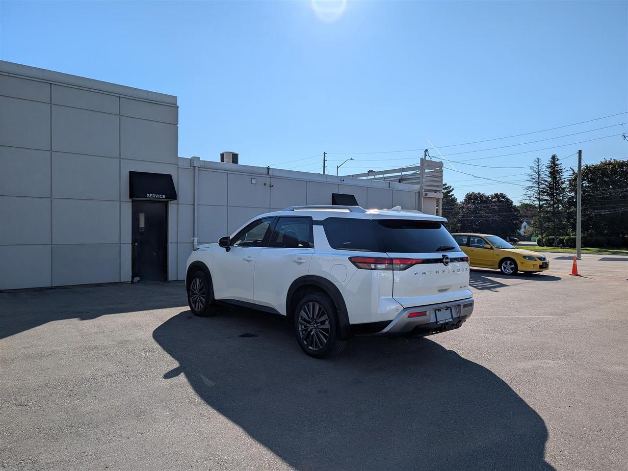 2024 Nissan Pathfinder SL 4WD - 8 PASS - PANO ROOF - NAVI - TECH FEATS Photo