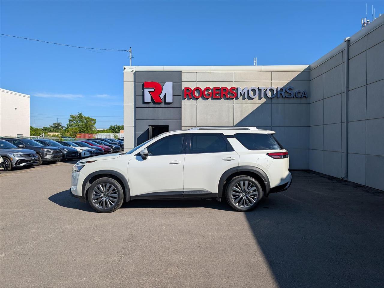 2024 Nissan Pathfinder SL 4WD - 8 PASS - PANO ROOF - NAVI - TECH FEATS Photo5
