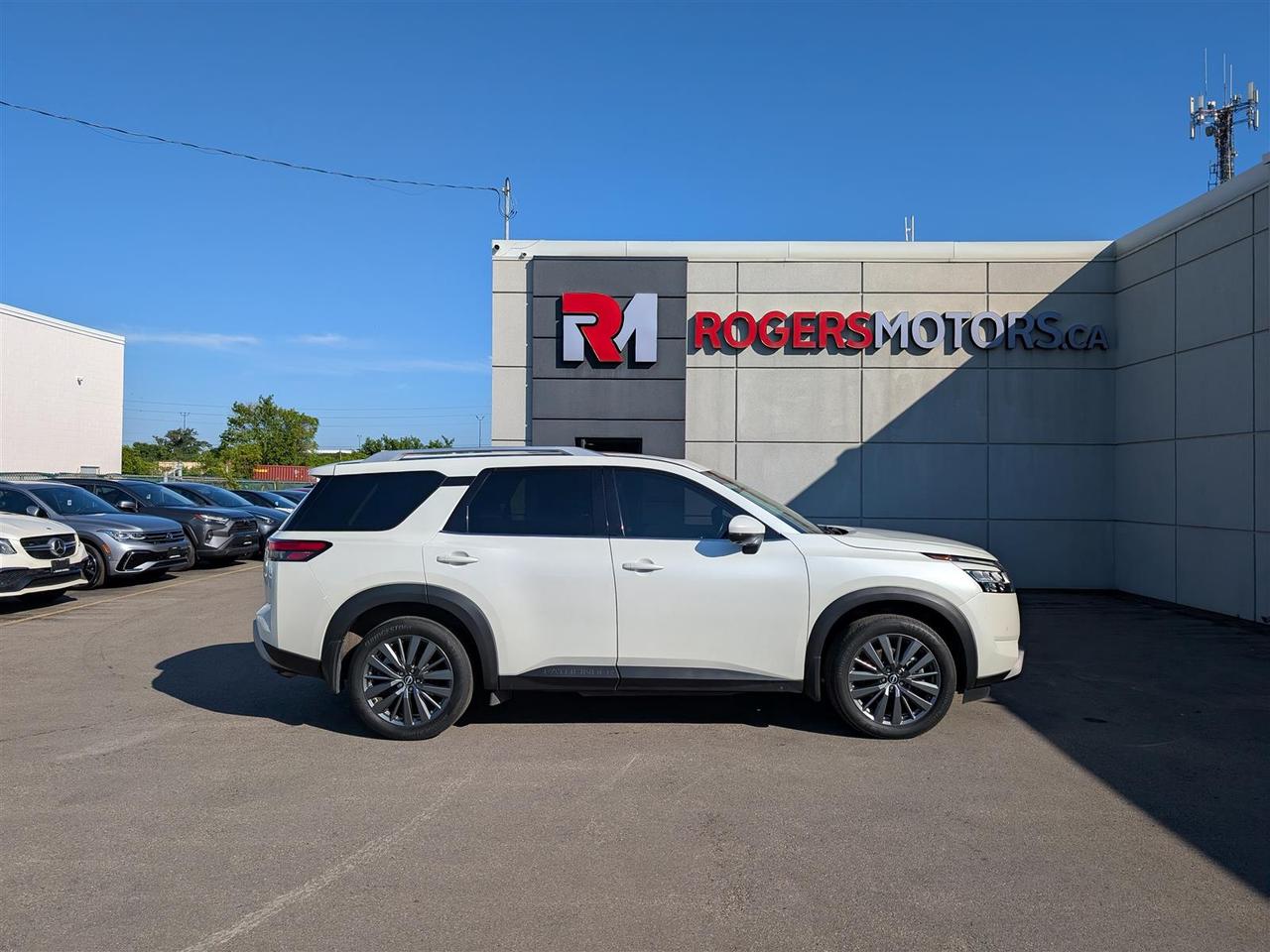 2024 Nissan Pathfinder SL 4WD - 8 PASS - PANO ROOF - NAVI - TECH FEATS Photo