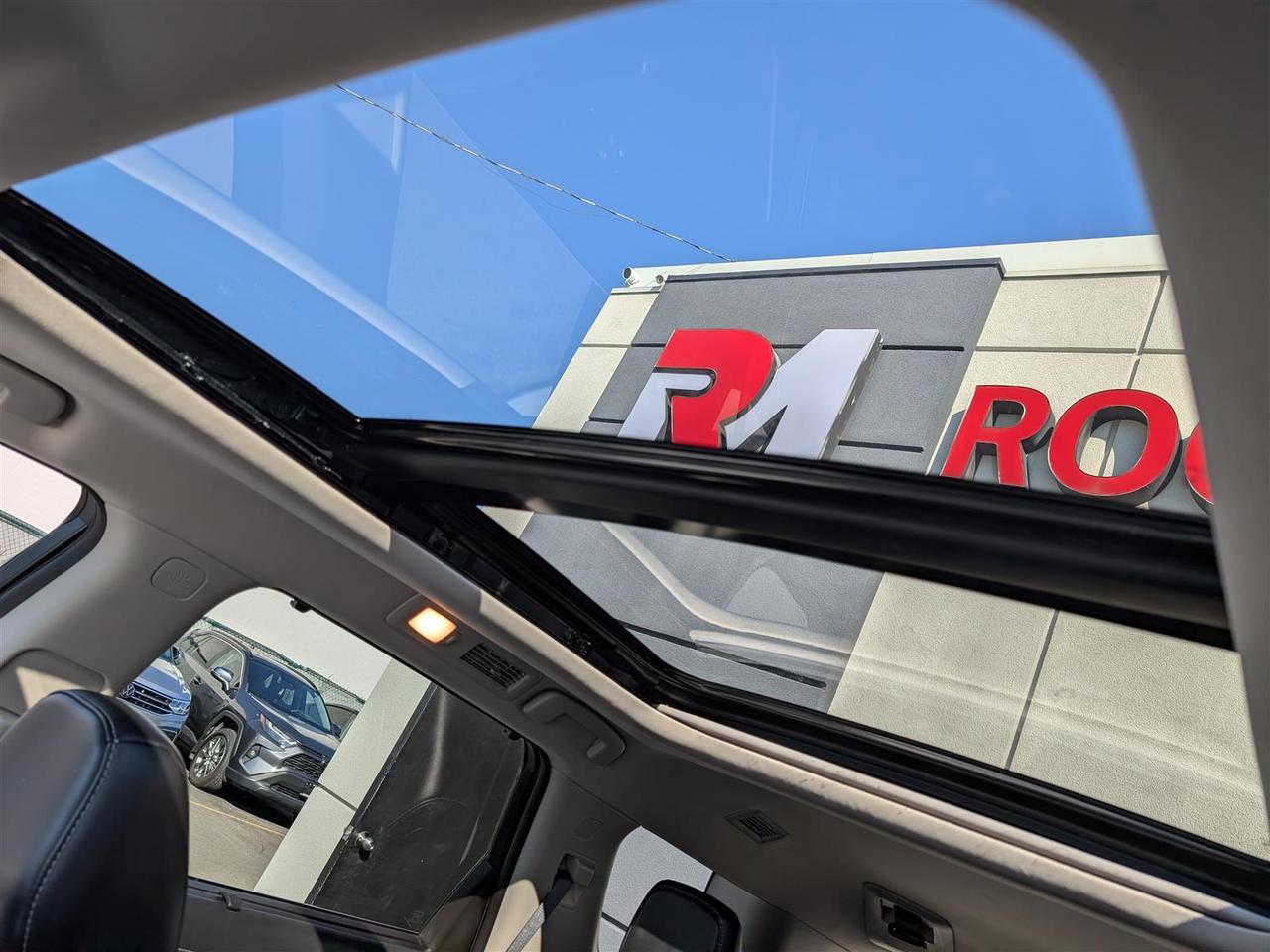 2024 Nissan Pathfinder SL 4WD - 8 PASS - PANO ROOF - NAVI - TECH FEATS Photo