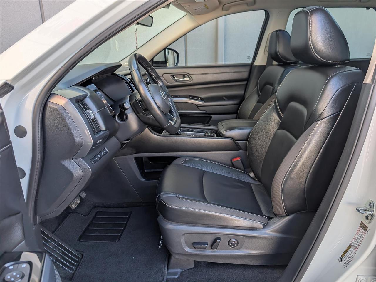 2024 Nissan Pathfinder SL 4WD - 8 PASS - PANO ROOF - NAVI - TECH FEATS Photo