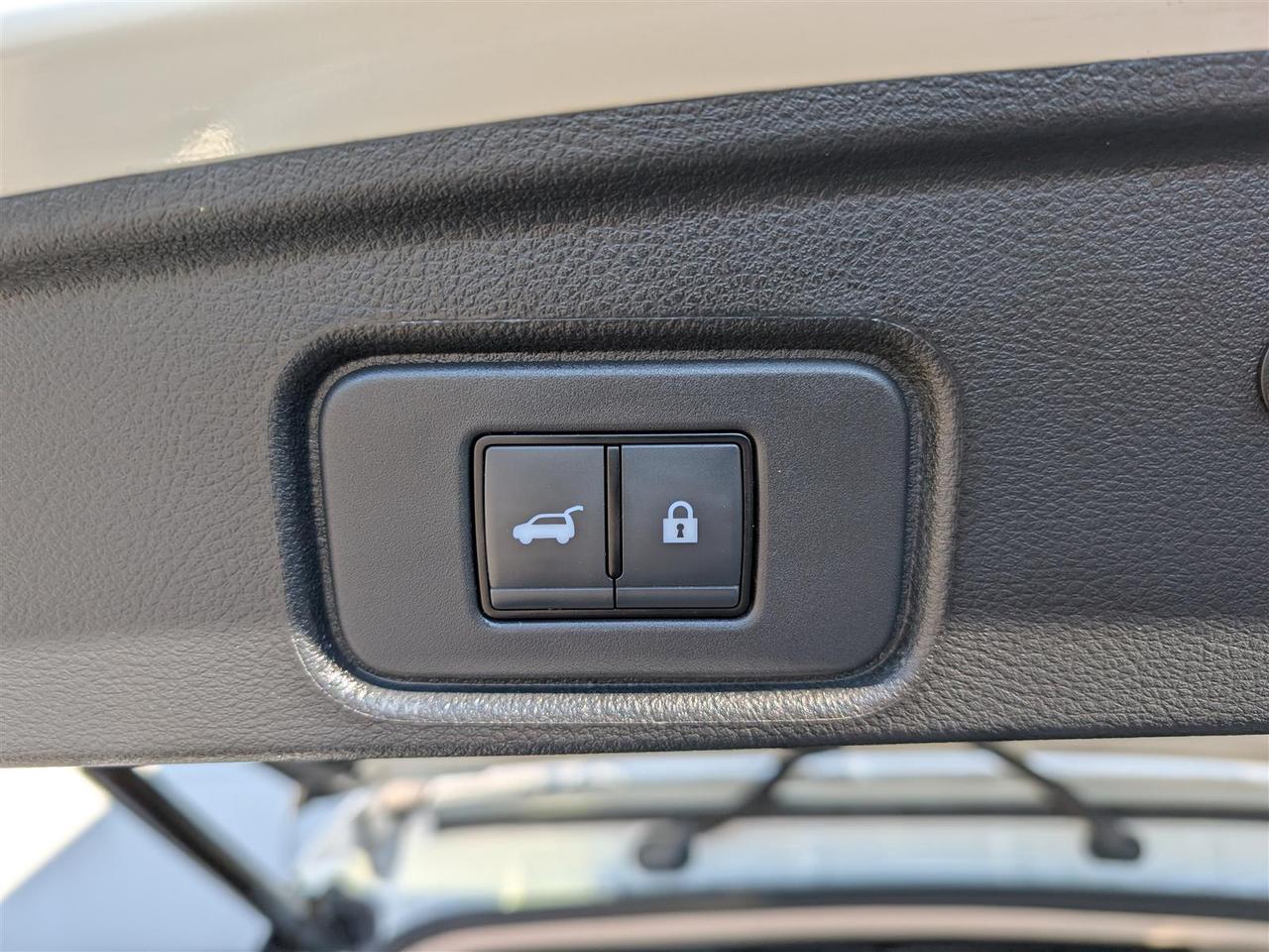 2024 Nissan Pathfinder SL 4WD - 8 PASS - PANO ROOF - NAVI - TECH FEATS Photo