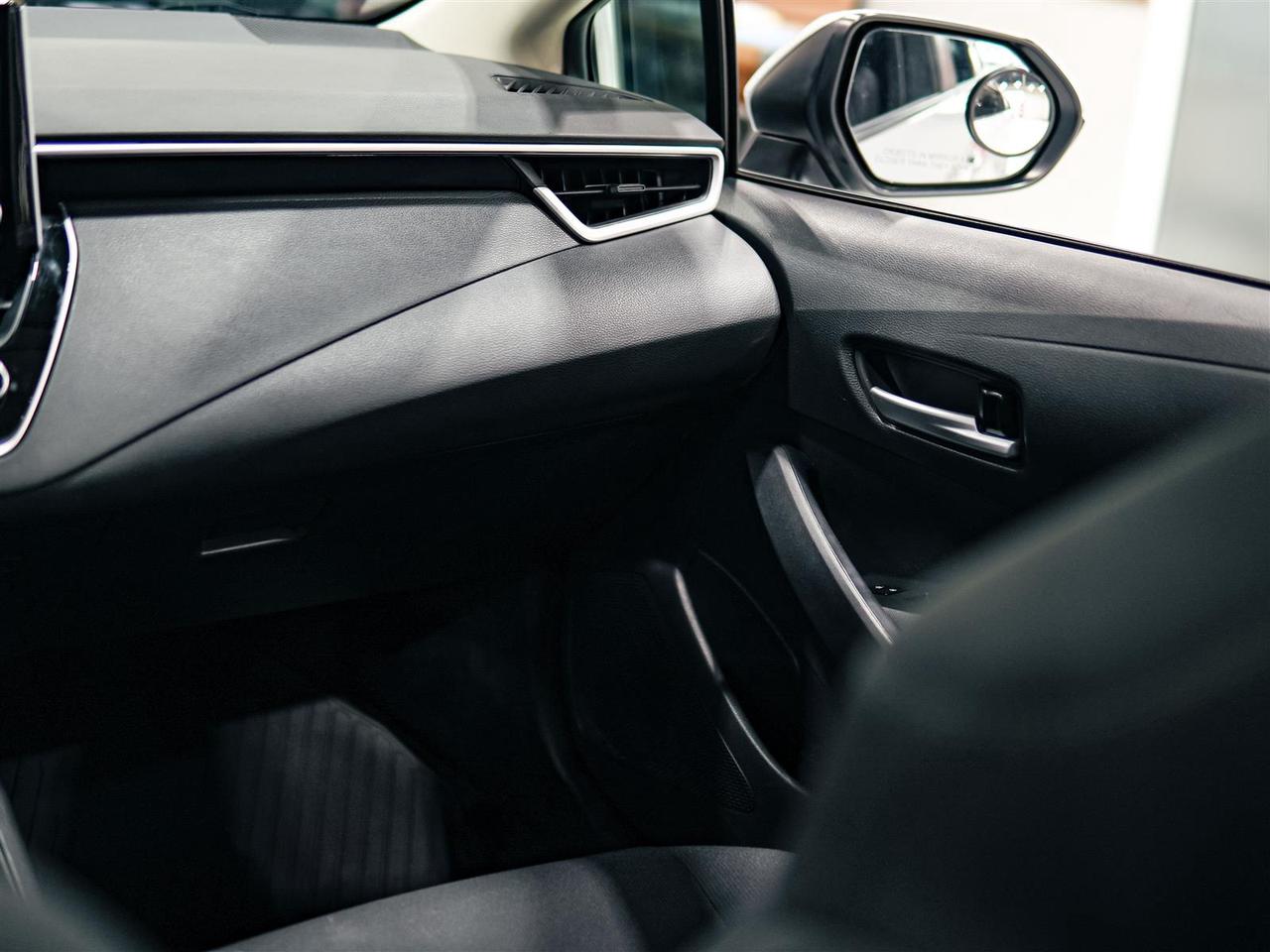 2021 Toyota Corolla LE | UPGRADE | SUNROOF | NO ACCIDENTS Photo